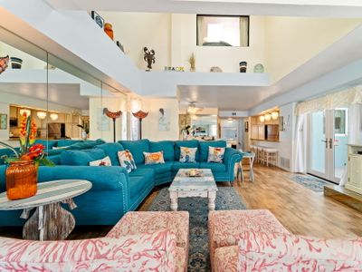 Stylish 2-Story 3BR Beach Condo with Rooftop Deck!