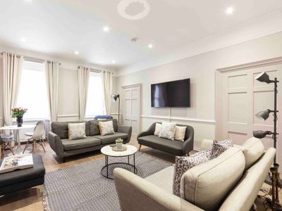 * OFFER! * Spacious – 3 Bedroom 3.5 Bathrooms