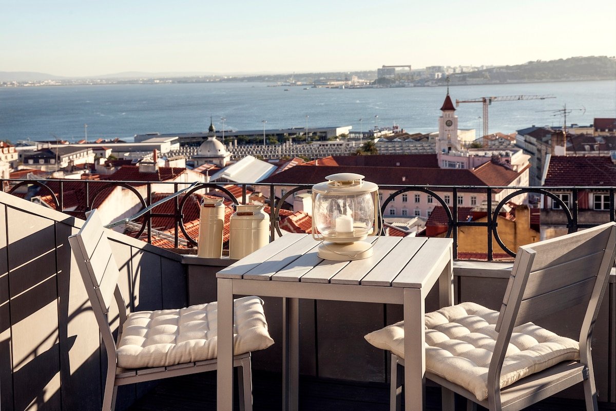 Historic Center Stunning River View gallery image 2