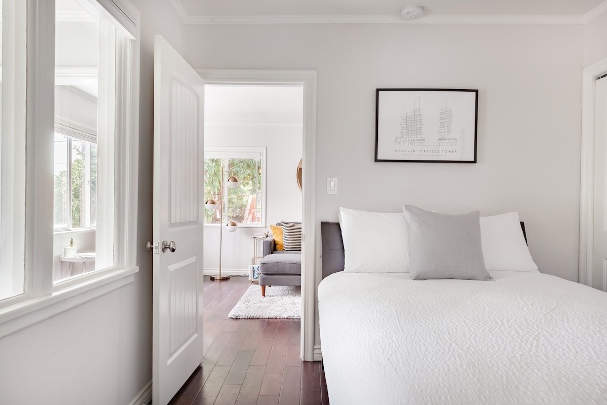 Explore Silver Lake from Designer Hillside Retreat gallery image 4