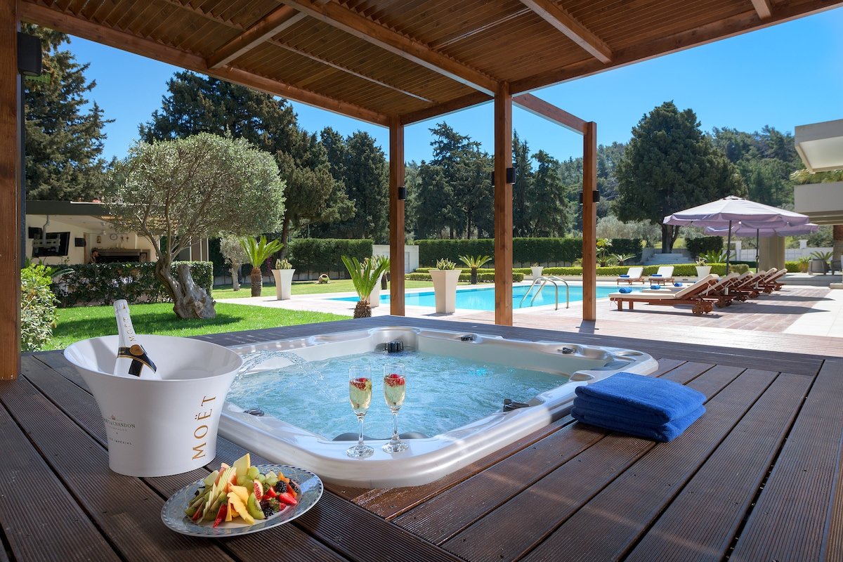 Bella Foresta Villa, 7 Bedroom Luxurious Villa gallery image 3