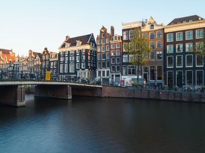 18th Century Groundfloor Canal House with patio
