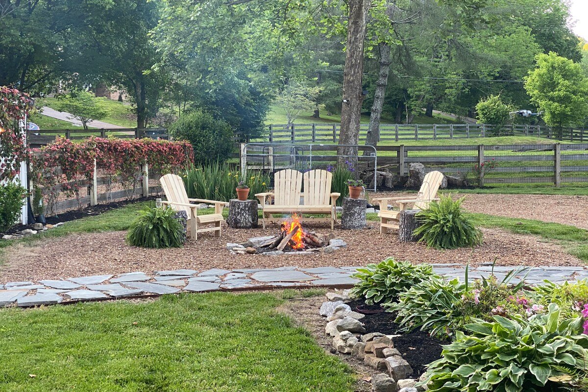 Hows Manor – Historical Luxury Farmhouse – 1840 gallery image 4