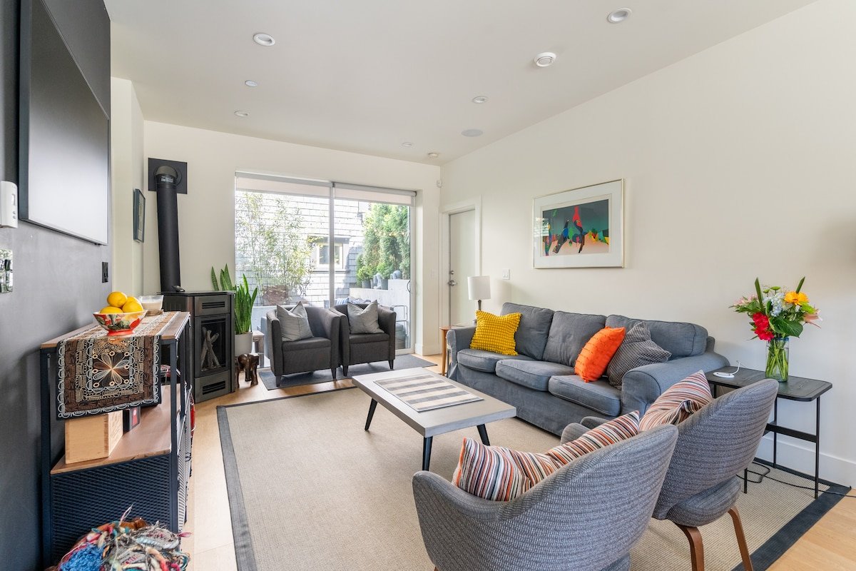 Kitsilano Modern Heritage Coach House gallery image 2