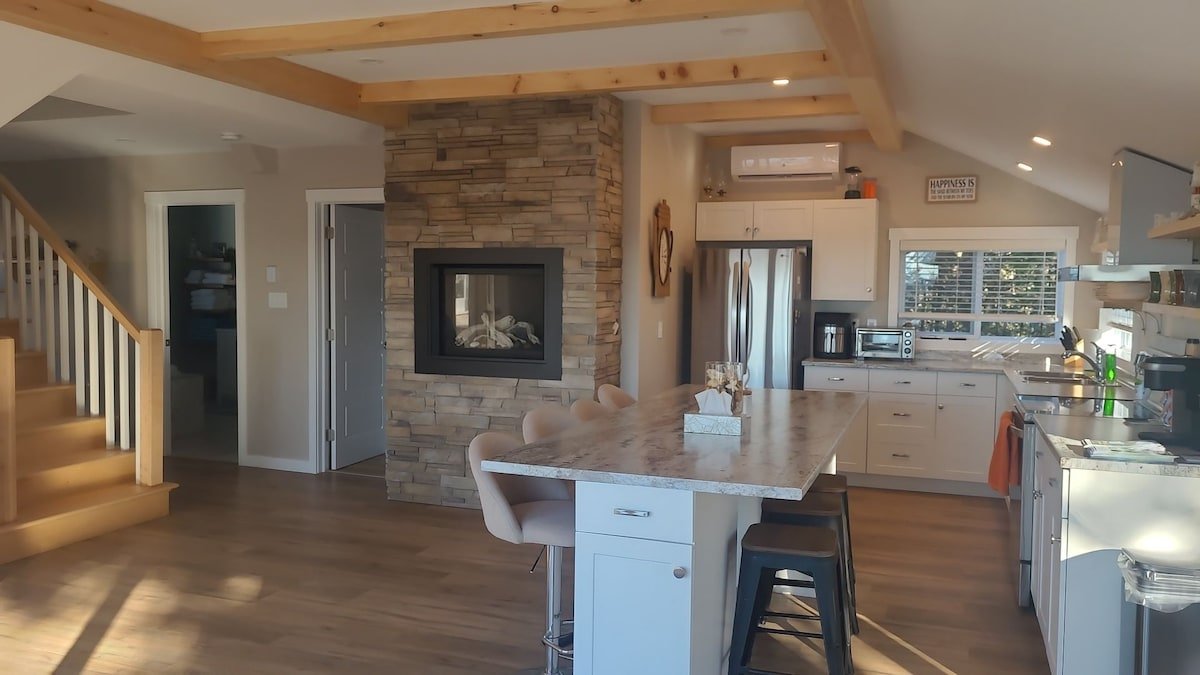 Dennis Beach Fundy Oasis gallery image 5