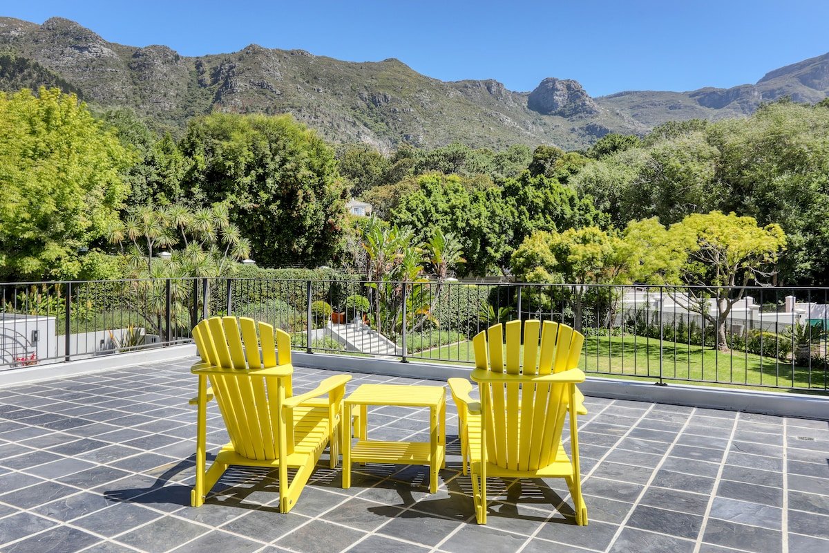 Luxury 5-Bedroom Villa in Upper Constantia gallery image 4