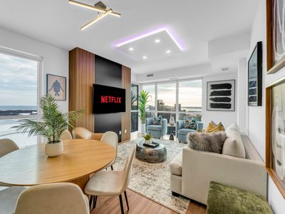 Skyline Bliss | CN Tower+ Sunset VIEWS | Seeps 8