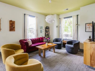 Ideally Located, Modern & Artistic Large House