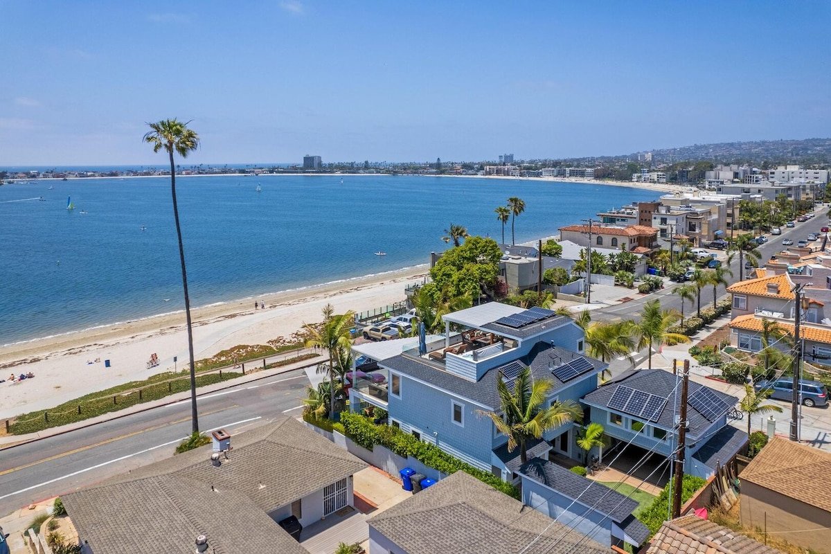 Bayfront 4BD Home- Rooftop Deck w/ Hot Tub & BBQ! gallery image 5