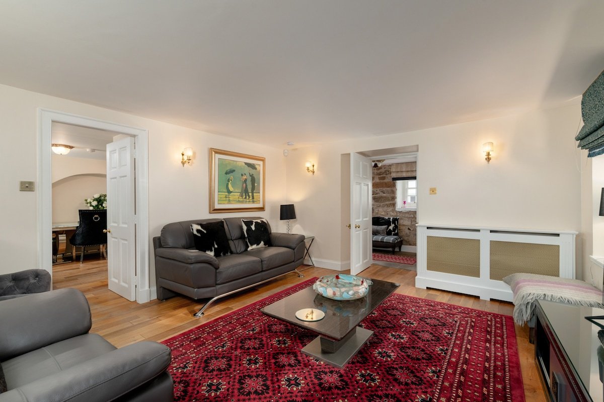 Live like a King / Queen In The City gallery image 4