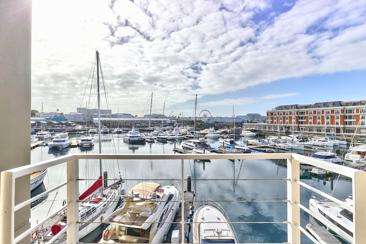 Waterfront Yacht View Three bedroom gallery image 3