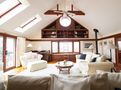 Bass Rocks Upper Deck loft w/ pool, spa, fire pit