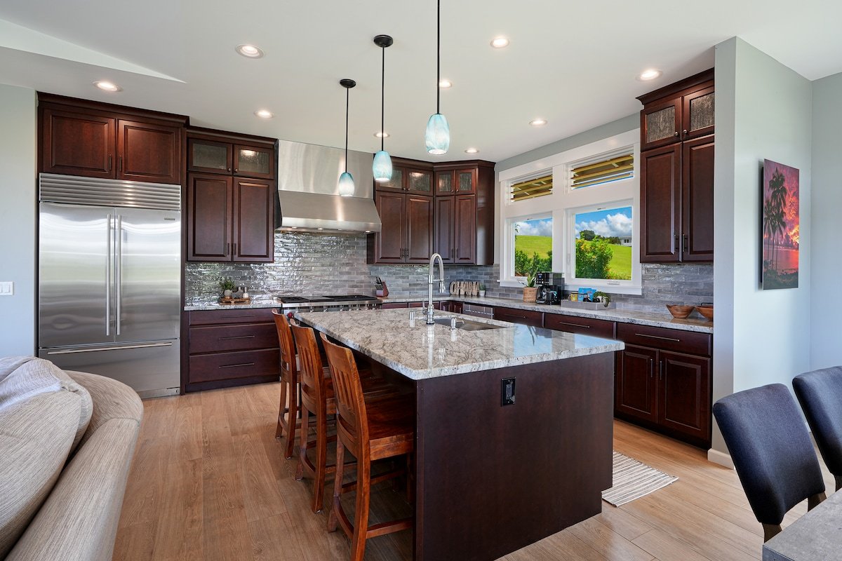 Waipo’o Hale: Luxury 4 Bedroom Estate w/Pool & AC gallery image 3