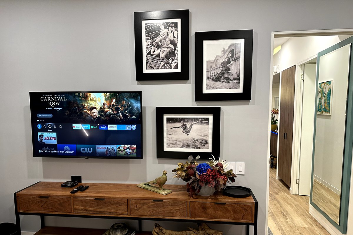 Luxe 2BR Apartment with Linear Park View!