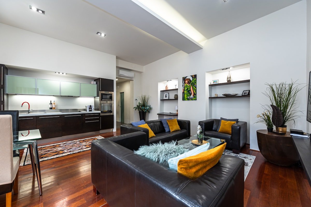 Spacious elegant apartment at the Old Town Square gallery image 5