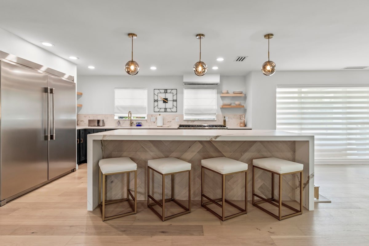 Golf/Heated Pool/Gym/ChefKitchen! 2700sqft Resort! gallery image 3