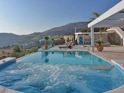 Modern Luxury Villa In Lindos with Pool & Jacuzzi