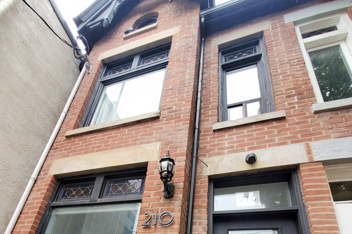 Dundas Square – Victorian – Parking/Office/Yard gallery image 2