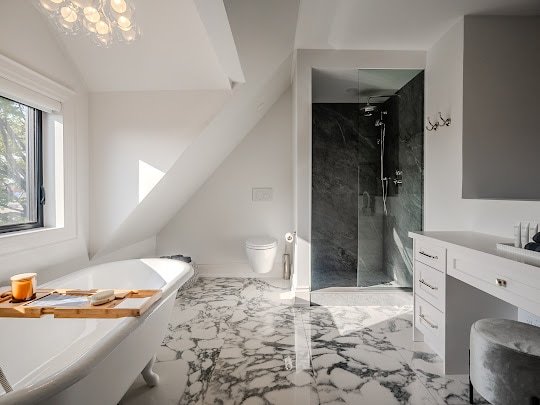 Sophistication & Style 4BDRM/4BTH/Pet Friendly/WFH gallery image 5