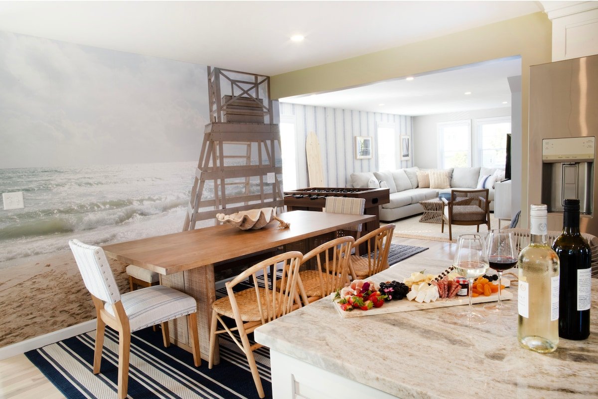 Spacious Newport Home • Yard + Firepit • Parking gallery image 5