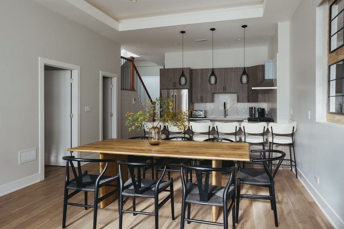 Luxury Designer Penthouse|Private Deck|Gold Coast gallery image 2