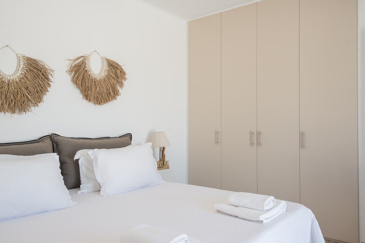 White Sand Paros Villa Love gallery image 3