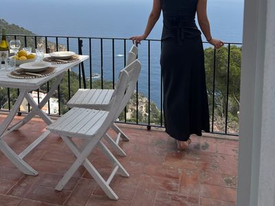 Casa blanca de Begur con vistas al mar y piscina