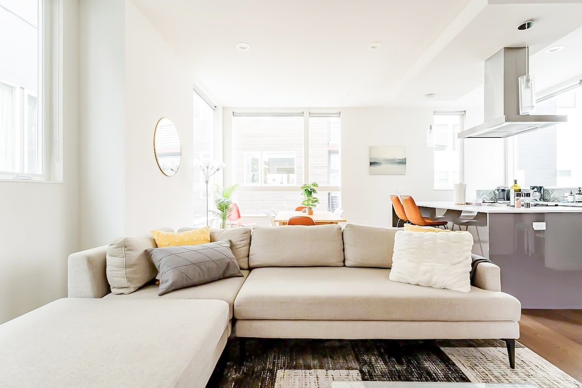 Seattle 3BR | Bright Townhome Near Intl. District gallery image 2