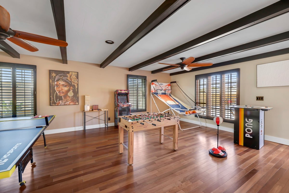 5-STARS 6BR 3.5 BTH BIG YARD Pool & Hot Tub gallery image 4