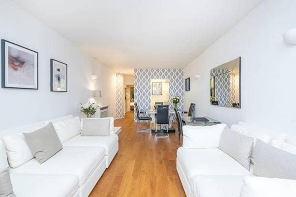 Spacious 2 bedroom 2 bathroom in South Kensington. gallery image 2
