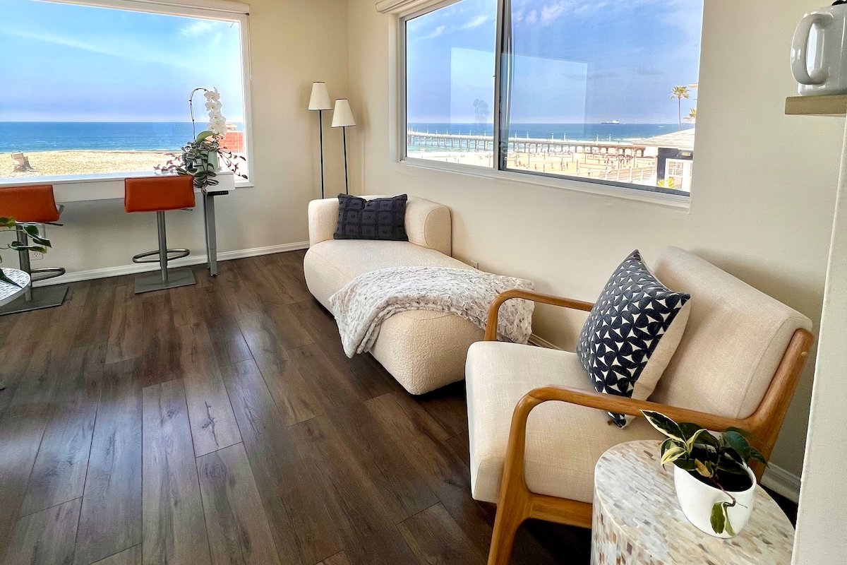 Oceanfront Gem | Steps to Sand + Parking gallery image 3