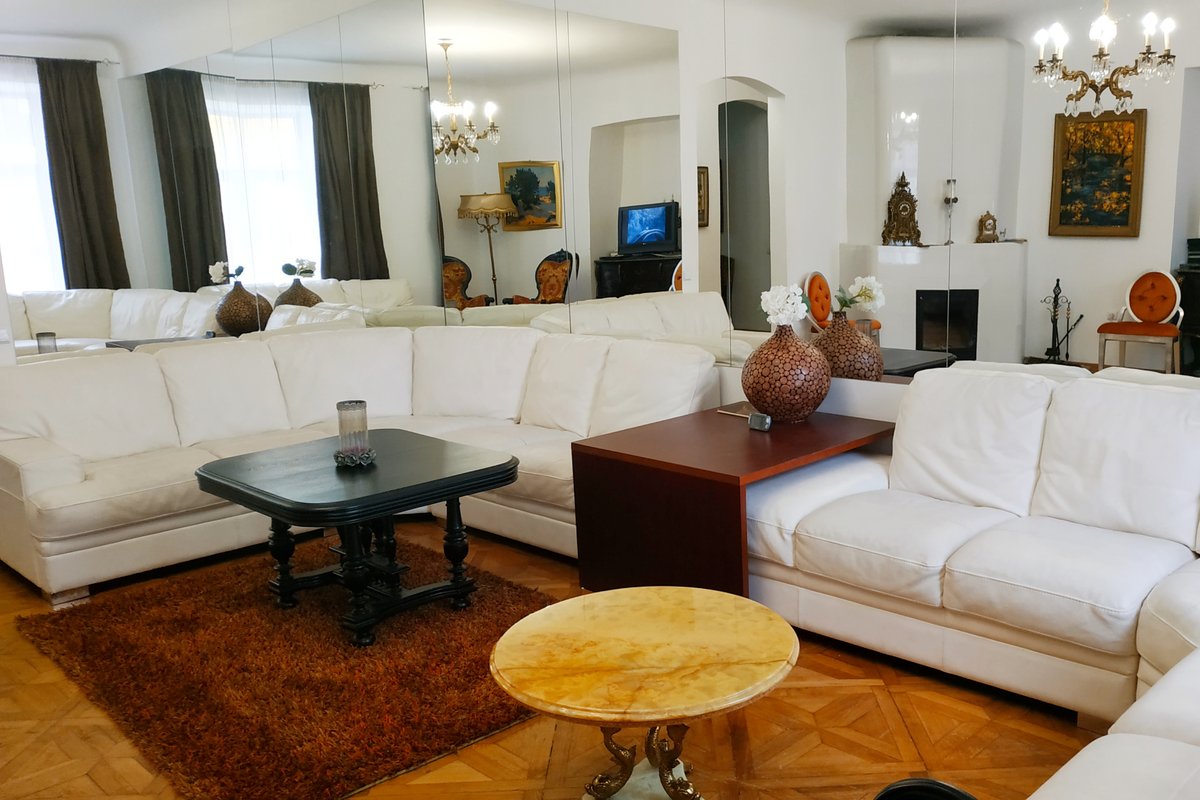 Old Town Charm 5bedrm 178sqm 7 rooms appartment