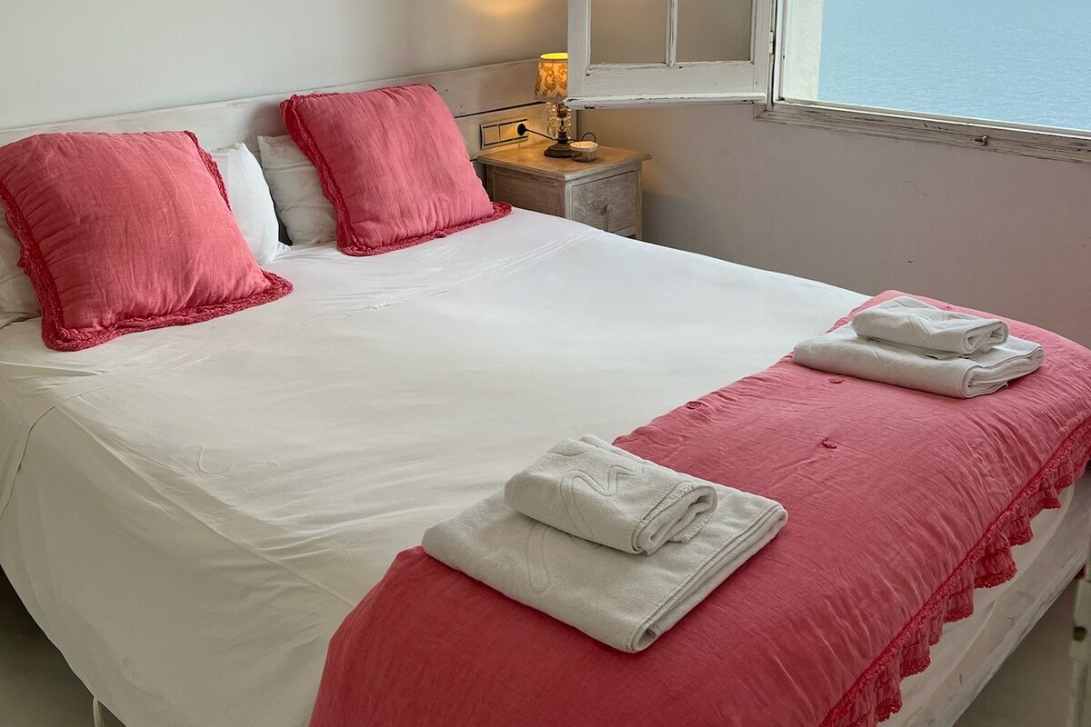 Casa blanca de Begur con vistas al mar y piscina gallery image 3