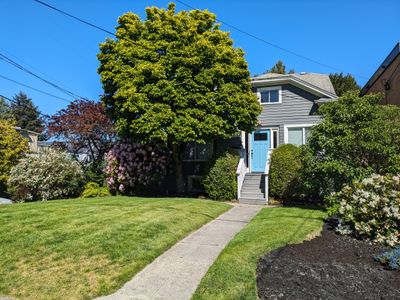 Queen Anne Home near Seattle Center, Downtown, SLU