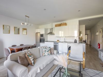 Easo Suits Family Friends