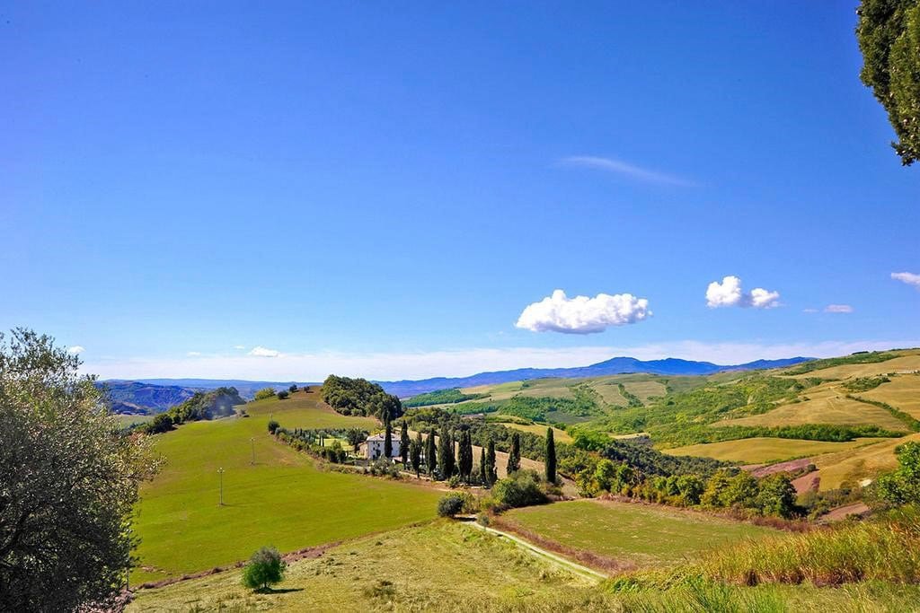 Beautiful modern villa with pool in Val D’Orcia gallery image 3