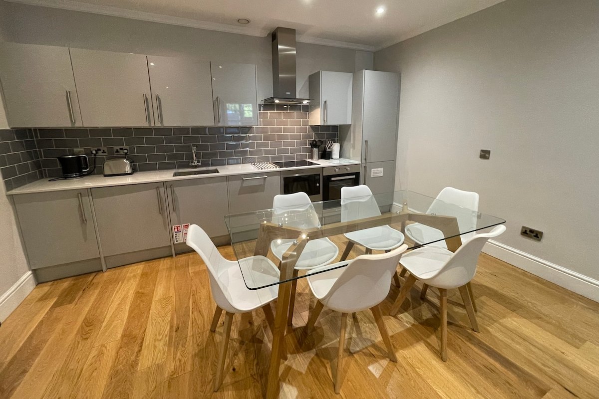 Luxury 3 Bedroom Flat in the heart of Edinburgh gallery image 4