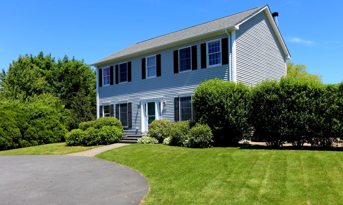 Entire 4 Bedroom Home in Middletown / Newport East gallery image 2