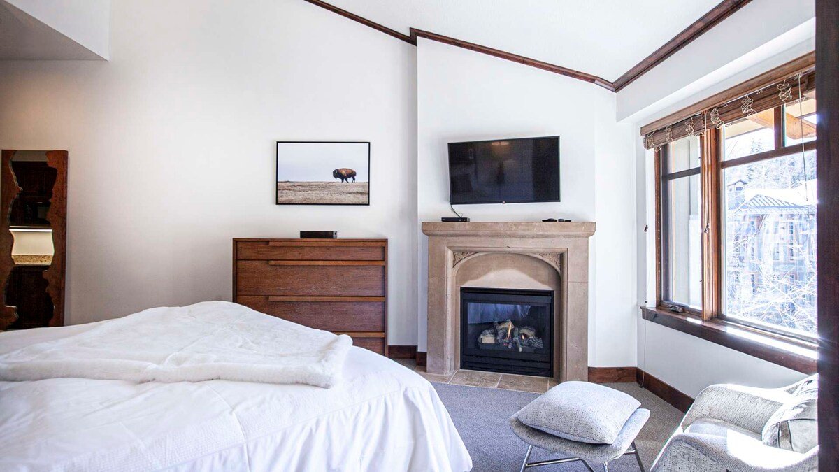 Hyatt Penthouse 456 -The Canyons- Ski in walk out! gallery image 3