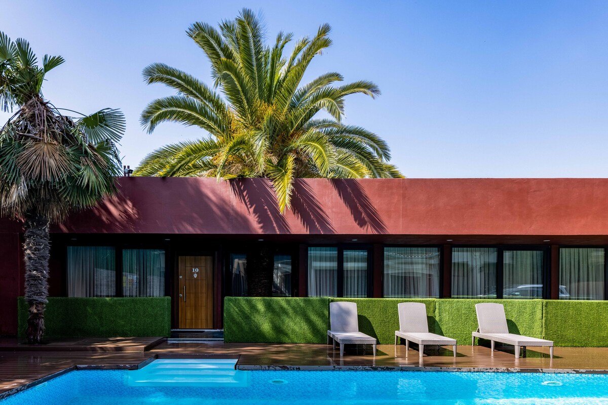 3 Bedroom Suite Balcony & Pool & Free Parking gallery image 4