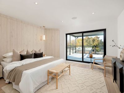 Custom Built Designer Home – 4BR Downtown Toronto!