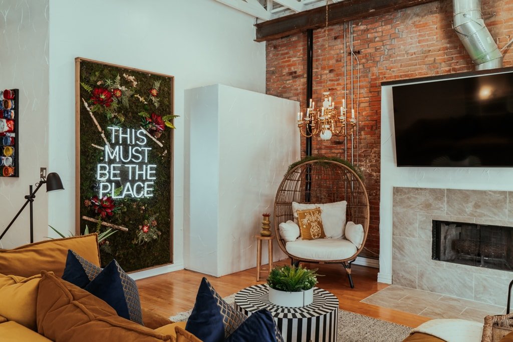 Luxury Loft Sleeps 16! 8 beds, 5 Min – Deep Ellum gallery image 2