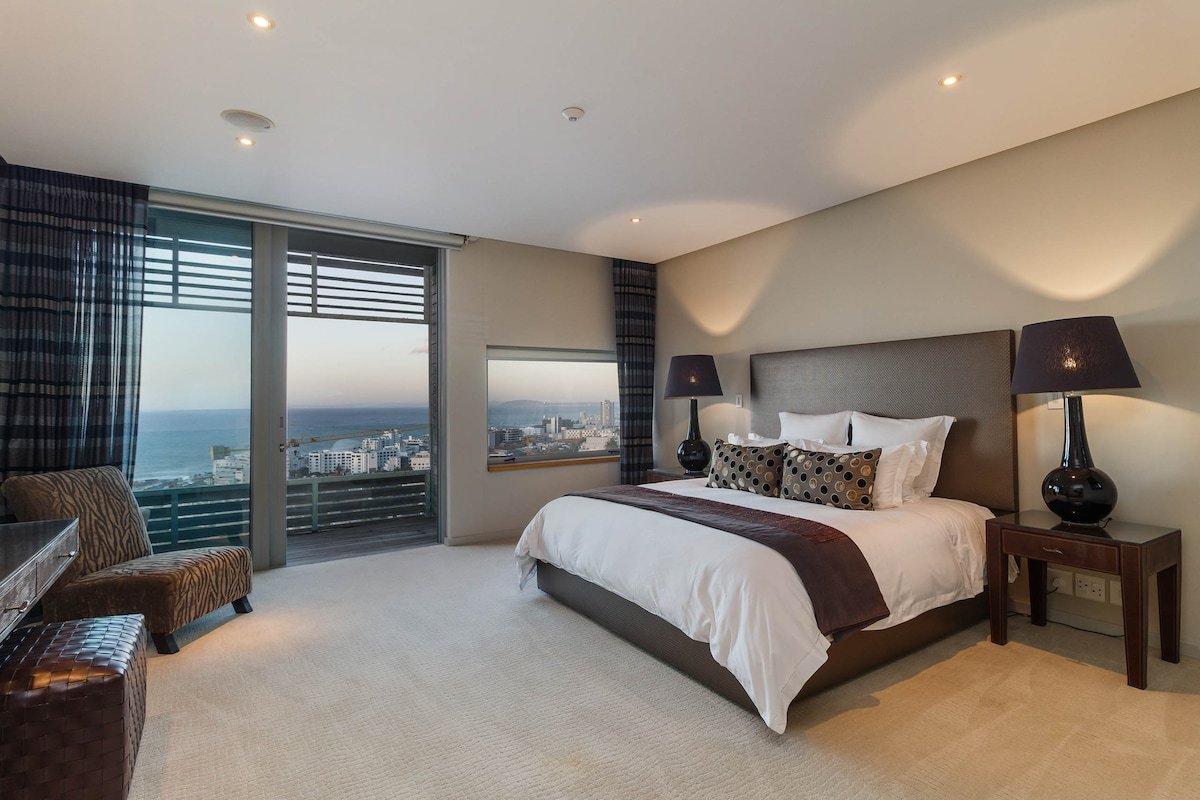 1-7-4 on Kloof, Bantry Bay (heated pool) gallery image 2