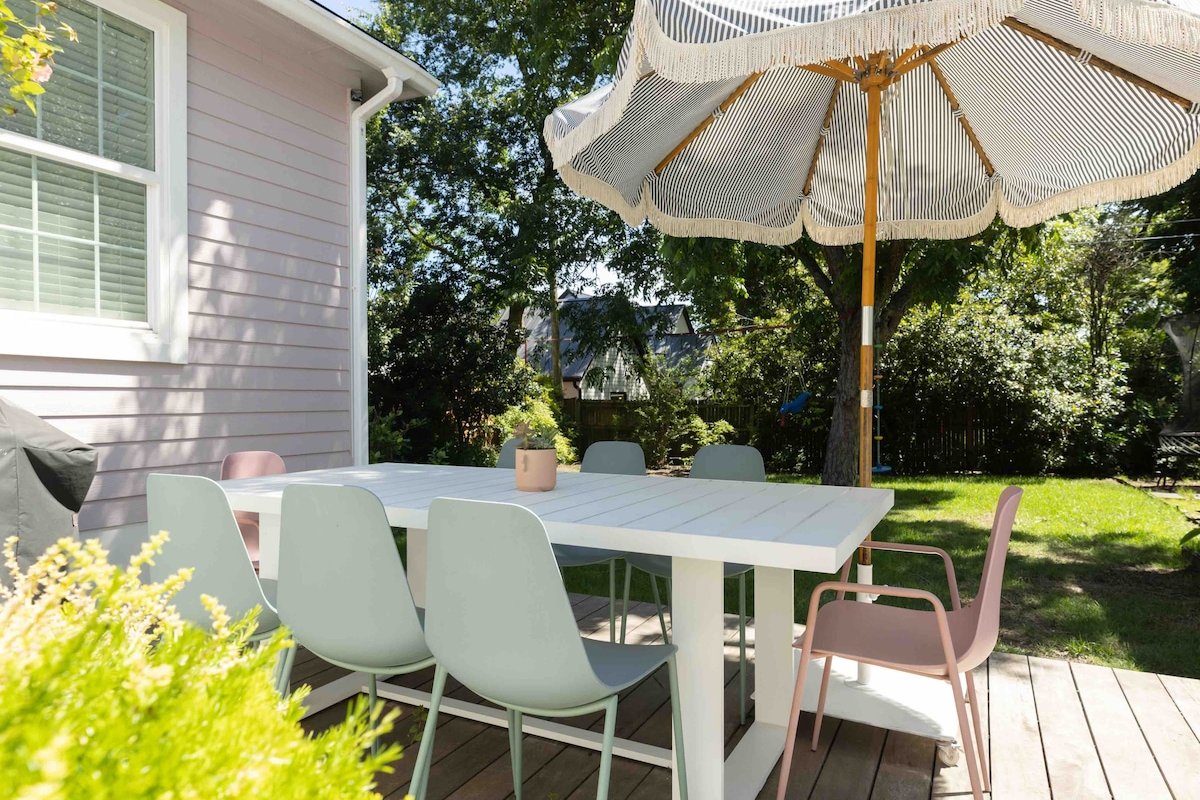 Saltwater Pool + Hot Tub – Ideal Location gallery image 5