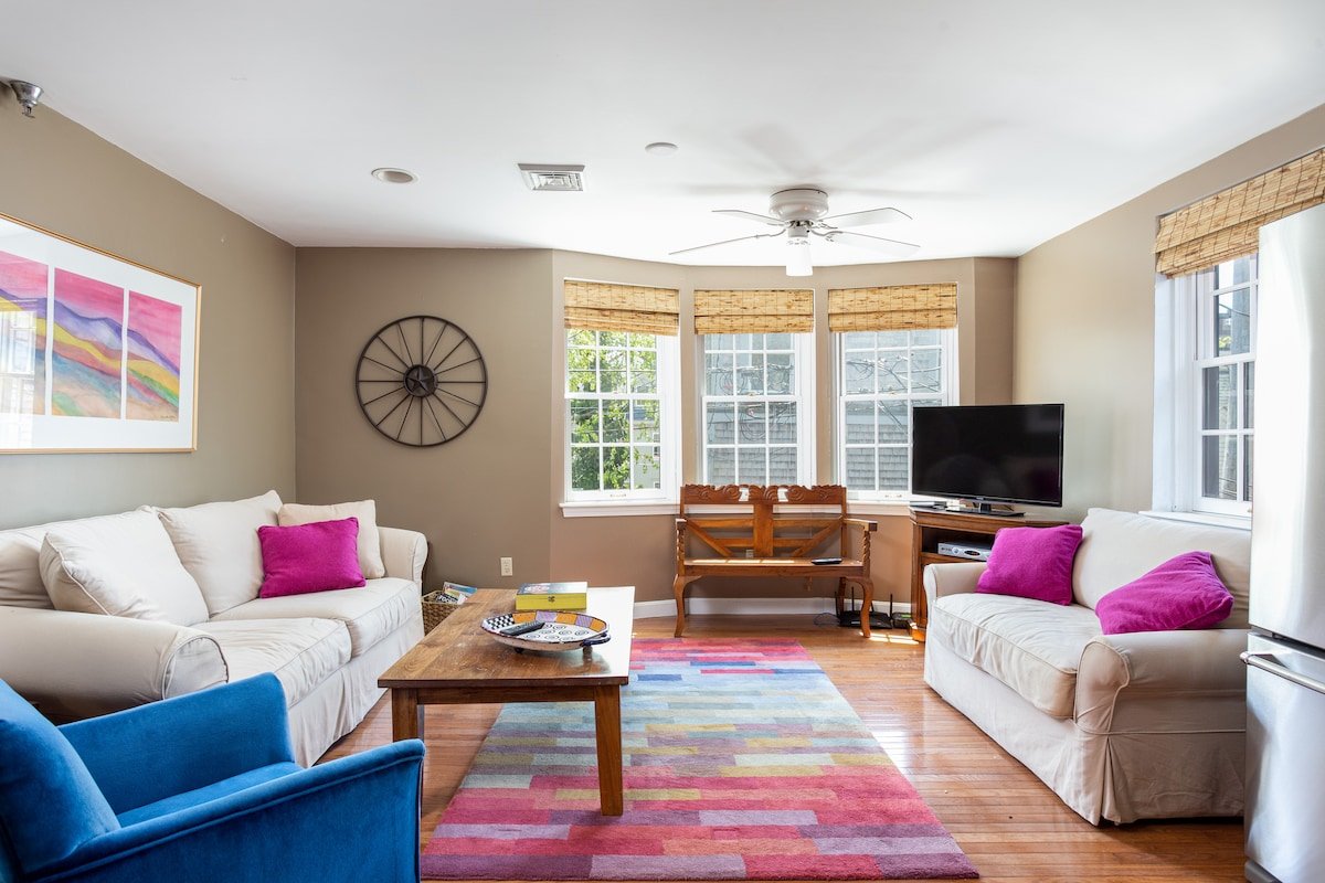 Historic, Updated Stable in Heart of Newport! gallery image 4