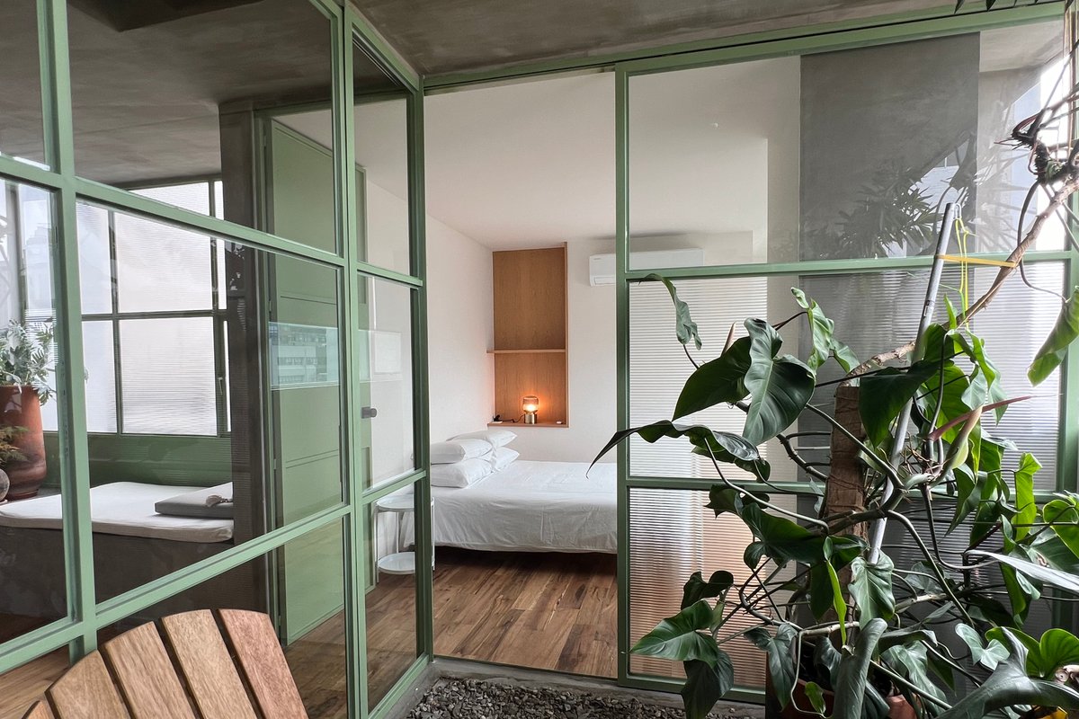 xolo stays / Design two Bedrooms PH with AC