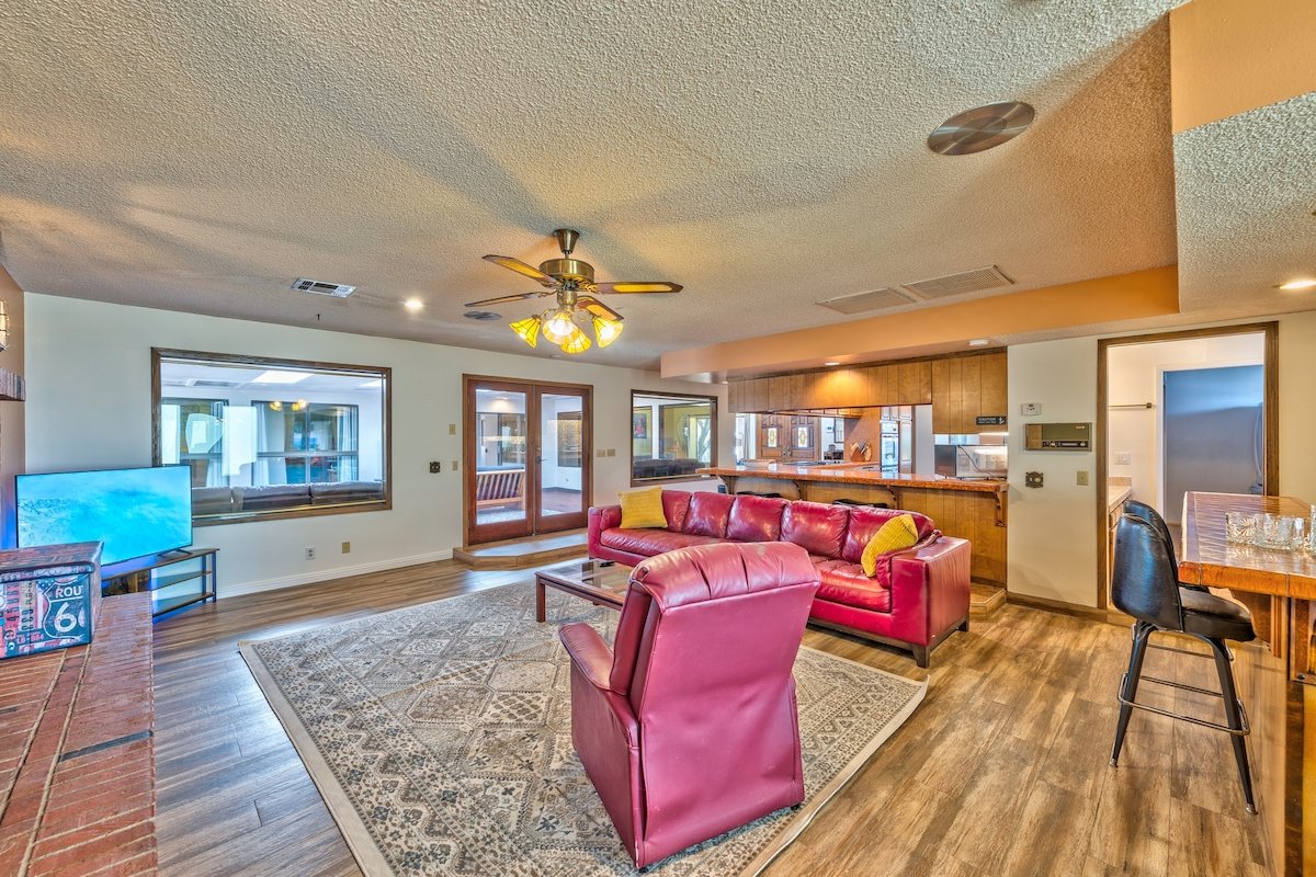 Back to the Future Home w/ hot tub! gallery image 4