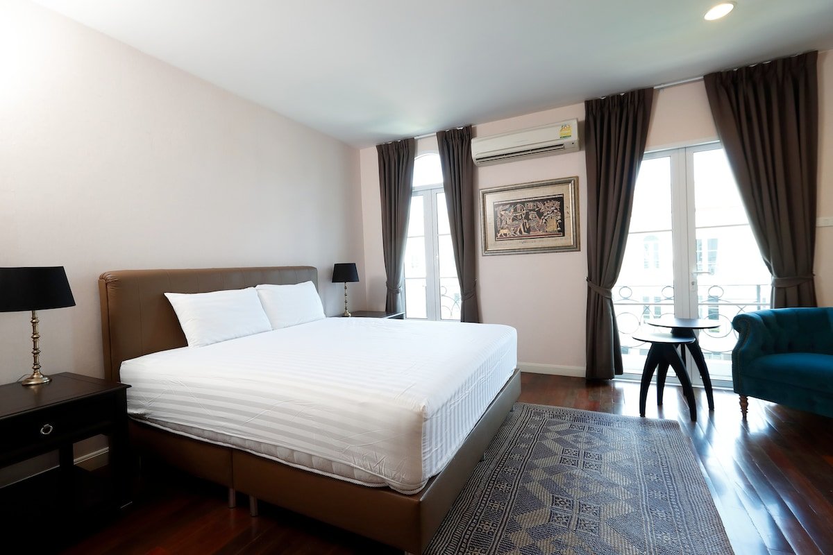 3BR (200sqm.) + guest pool and close to BTS/MRT! gallery image 3