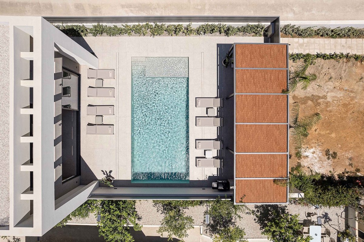 Sancy Luxury Villa I 400m beach, Heated* pool& Gym gallery image 4