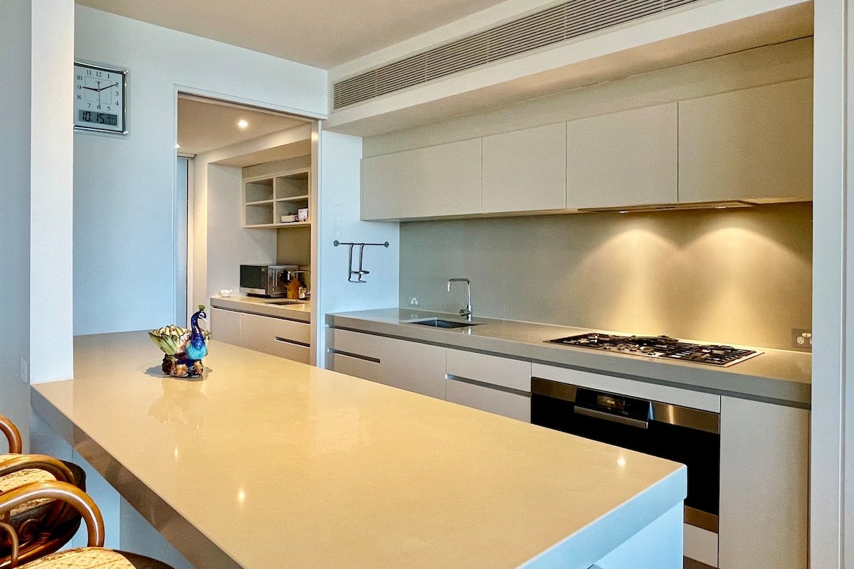 Spacious for 7pax. Crown & CBD. WiFi & Carpark gallery image 5